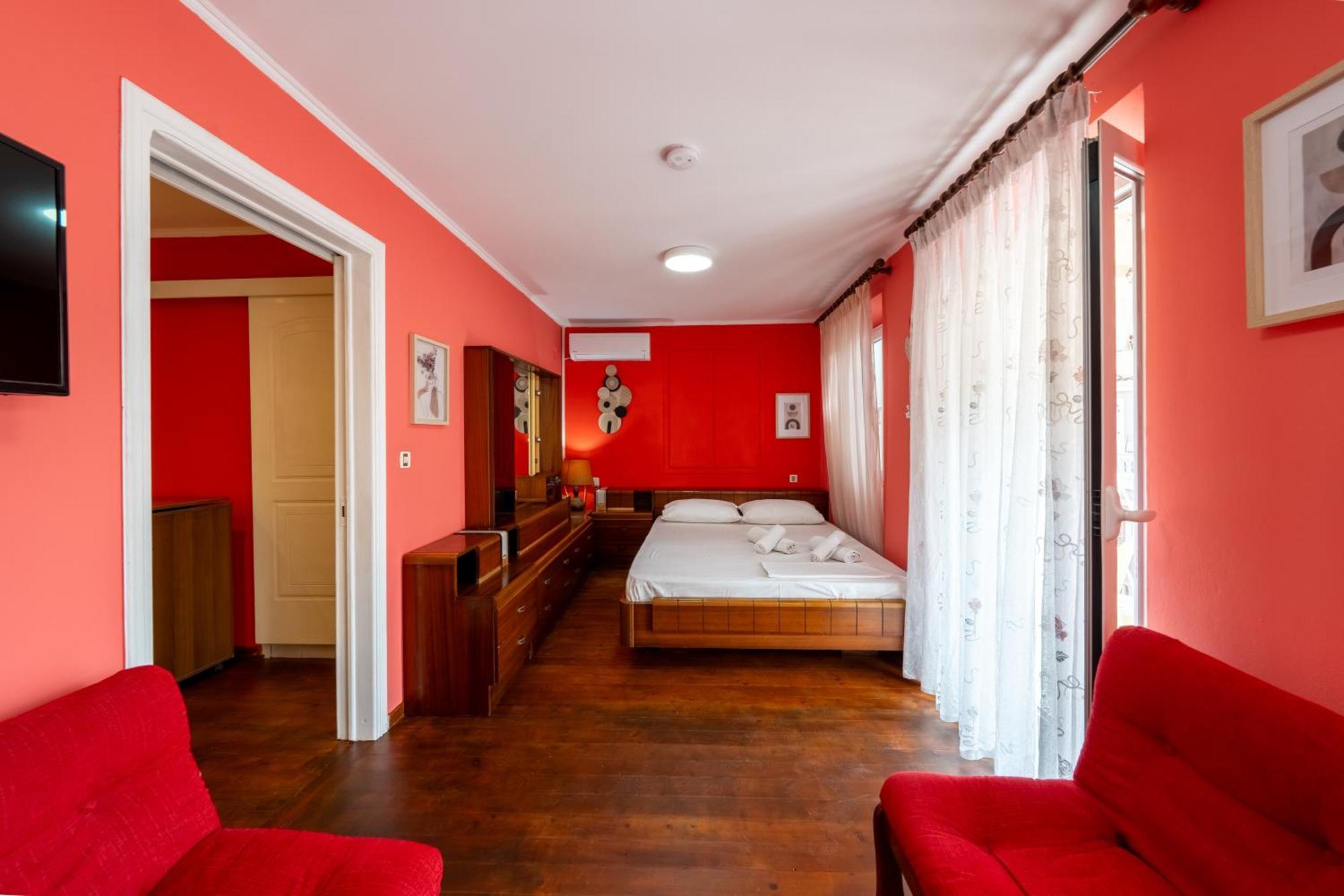 Dora's Happy Apartament
